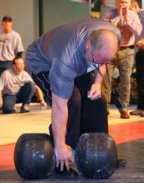 70岁老头把30岁按在地上摩擦，这就是肌肉的魅力​