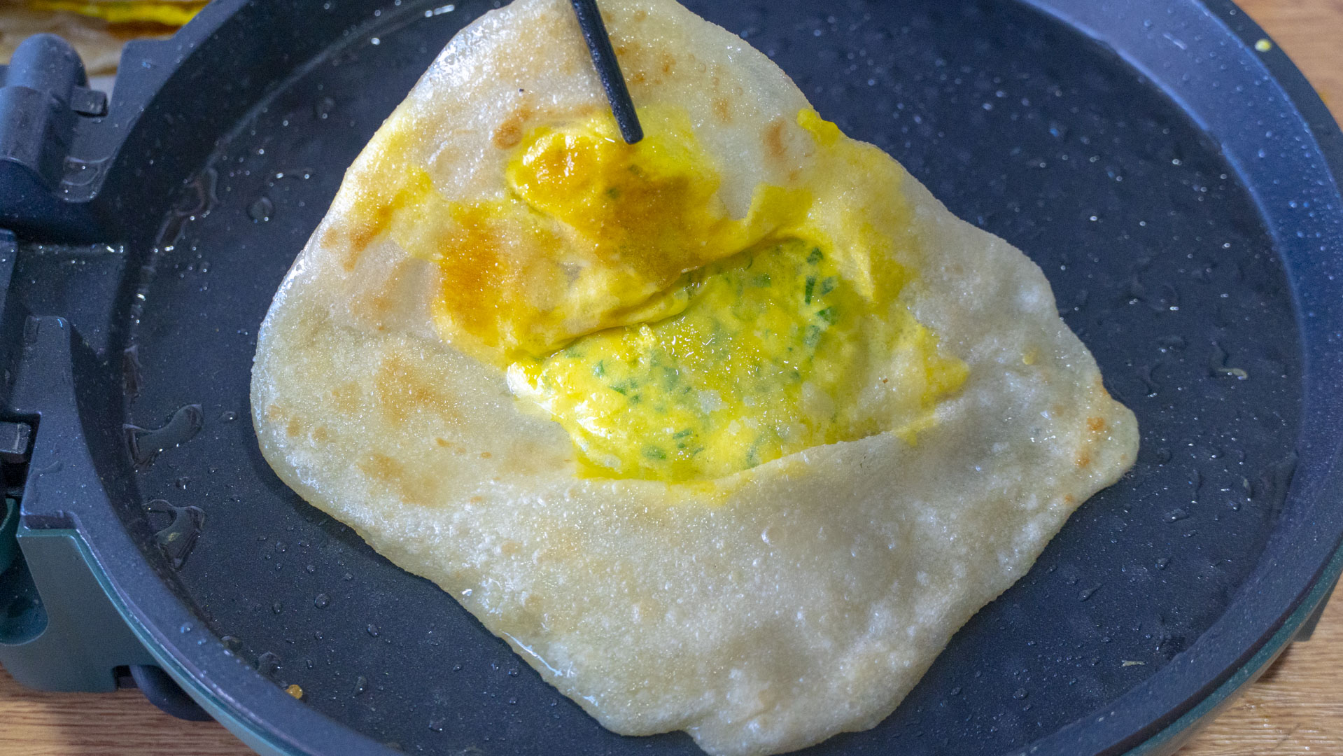鸡蛋灌饼最简单正宗的做法，有技巧无难度，个个鼓大泡，不用再买