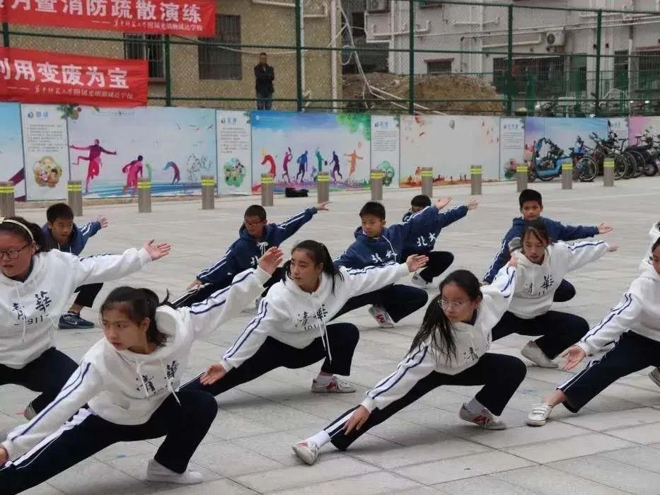 聚四海英才之荟萃，光明这所高标准学校订在崛起