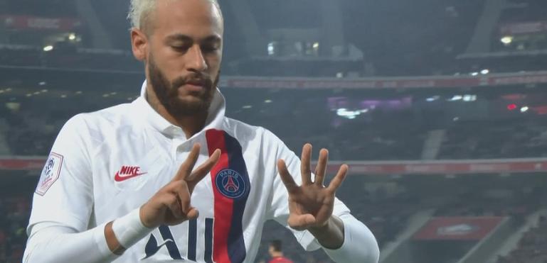 内马尔进球哭的庆祝动作,内马尔把进球献给科比