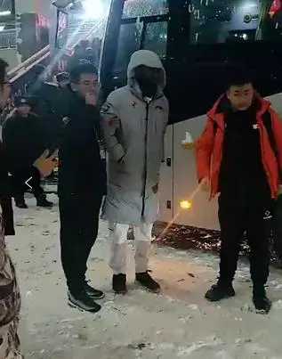 克拉克伤病,克拉克换援名额