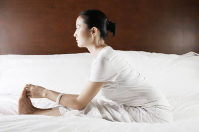 睡前瑜伽动作10分钟排毒养颜,睡前瑜伽30分钟初级全身拉伸