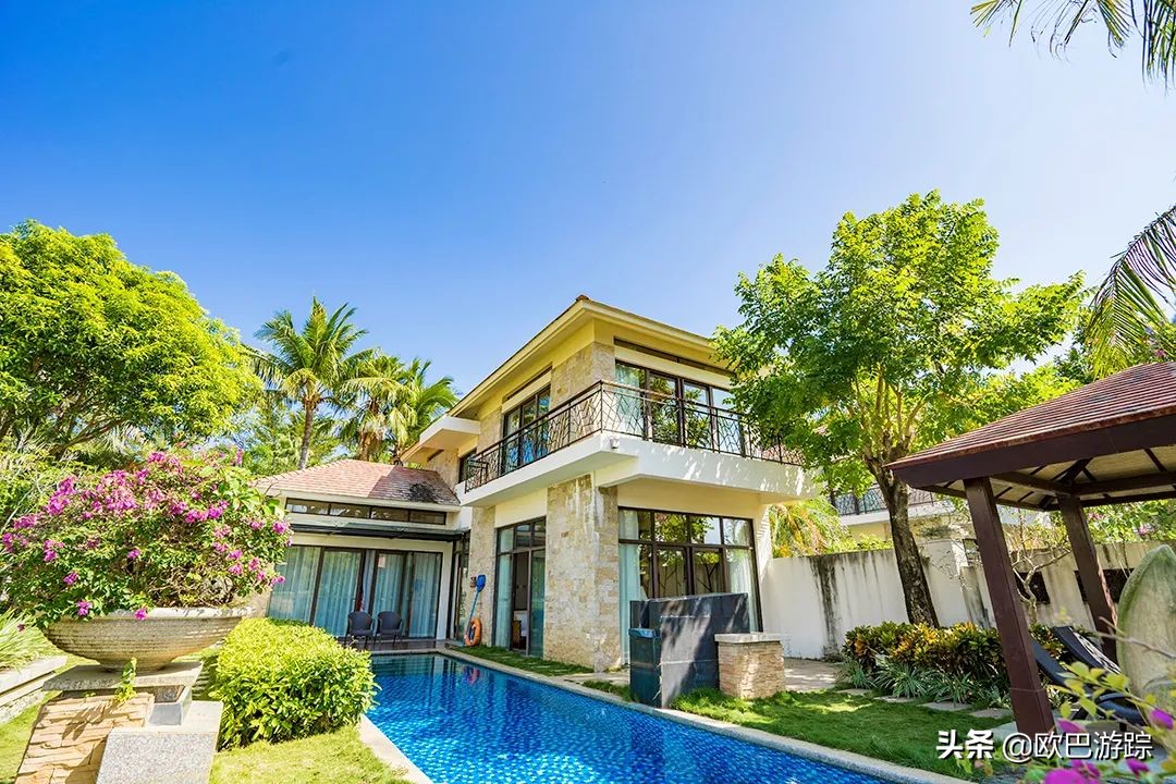 三亚维景度假酒店，占地100000多平米，位于天下第一湾的亚龙湾