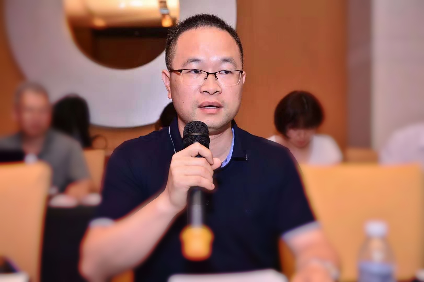 日播服饰刘新发：新消费时代下服装行业的供应链“风向标”