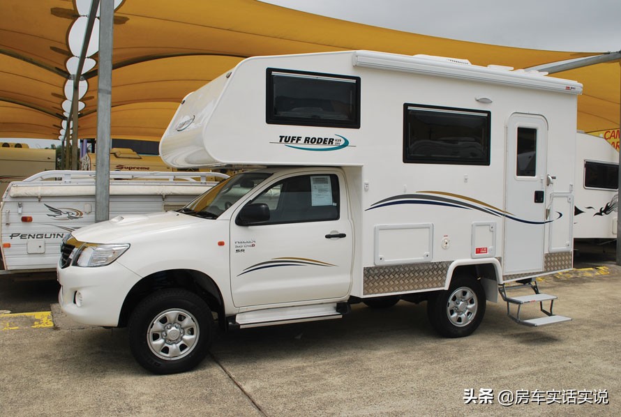 和一般常见的皮卡房车布局不同,dmax皮卡房车六座布局