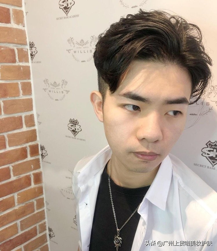 三款热搜的男生清爽露额头发型！让女孩对你刮目相看