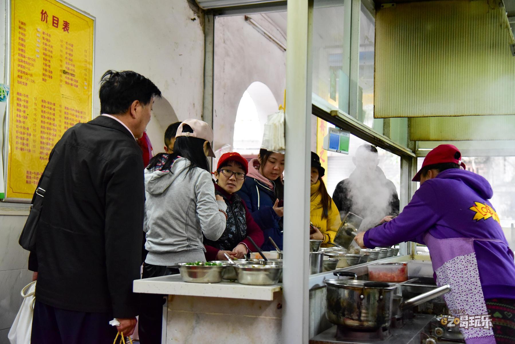 带海鲜池的餐厅,海鲜汤粉北海