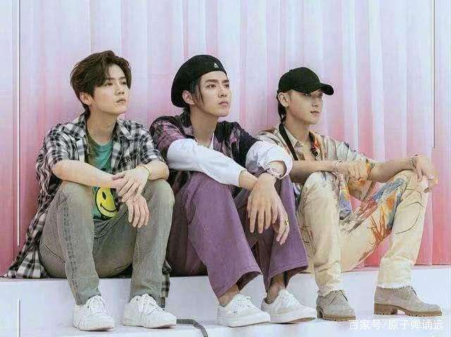 黄子韬向鹿晗说哥哥融化我的心,鹿晗黄子韬一起带学员出去郊游