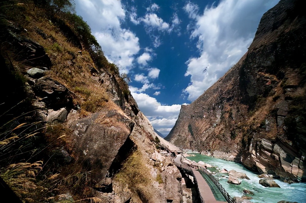 最深的峡谷虎跳峡,中国最深的峡谷云南虎跳峡