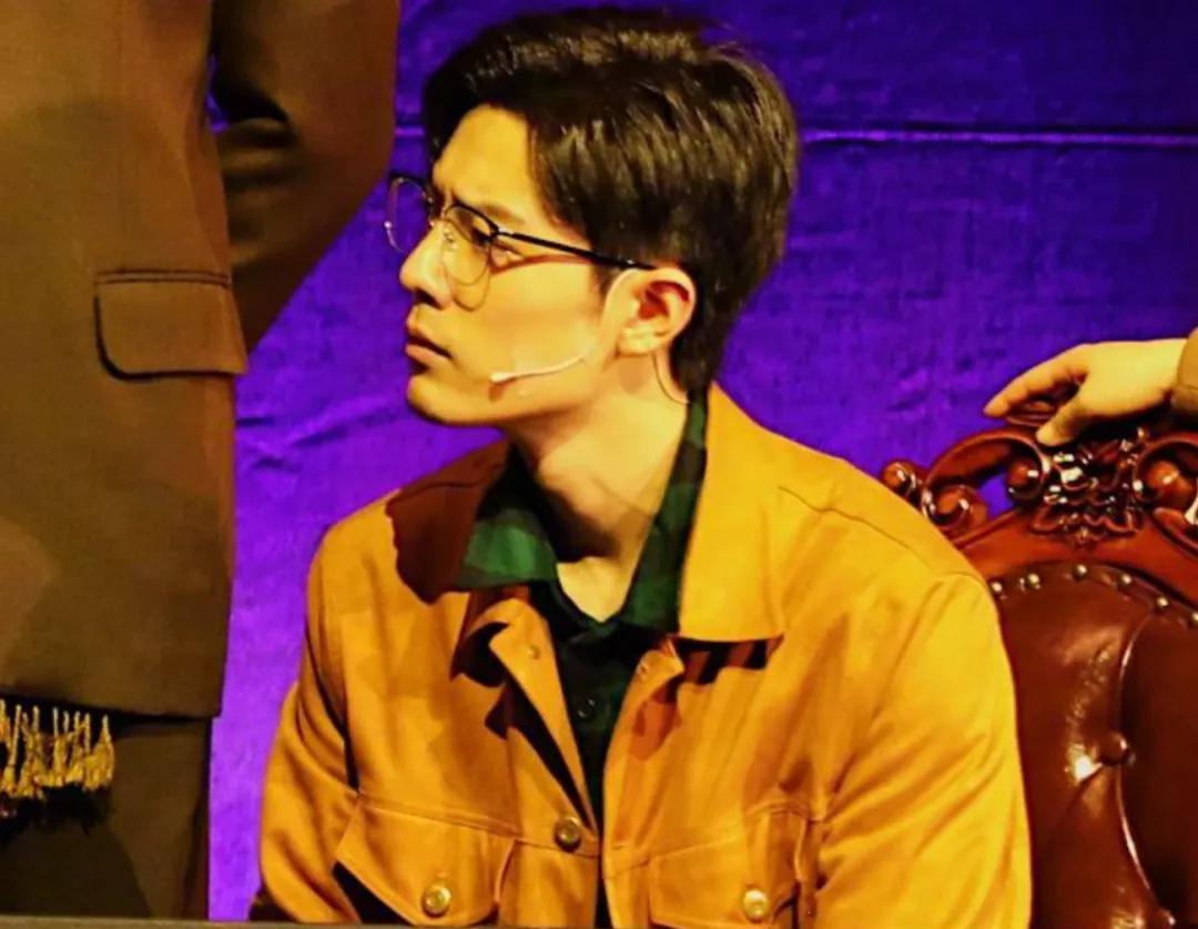 肖战如梦之梦西安收官粉丝送行,肖战首演如梦之梦哪些明星送花篮