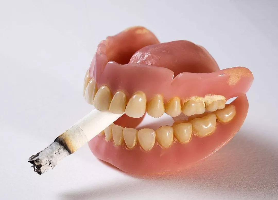 吸烟导致的口臭怎么快速解决,吸烟口干口苦口臭是什么原因