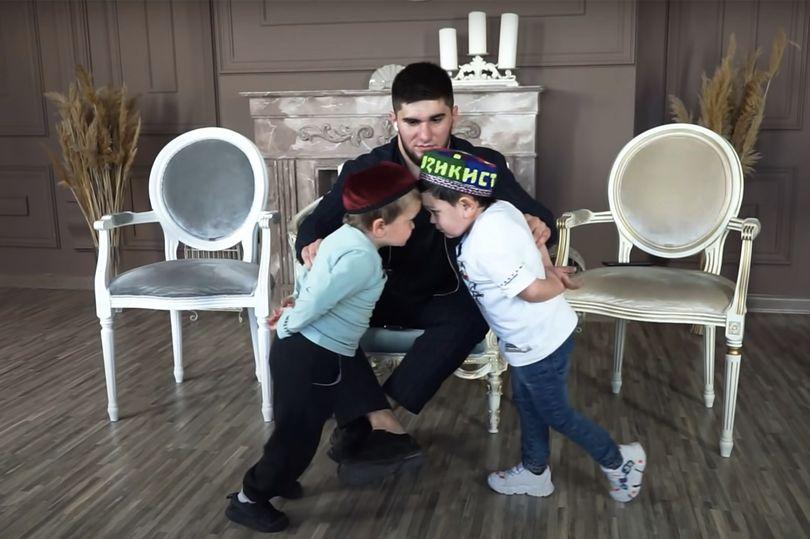 俄罗斯少年格斗队视频,侏儒少年格斗