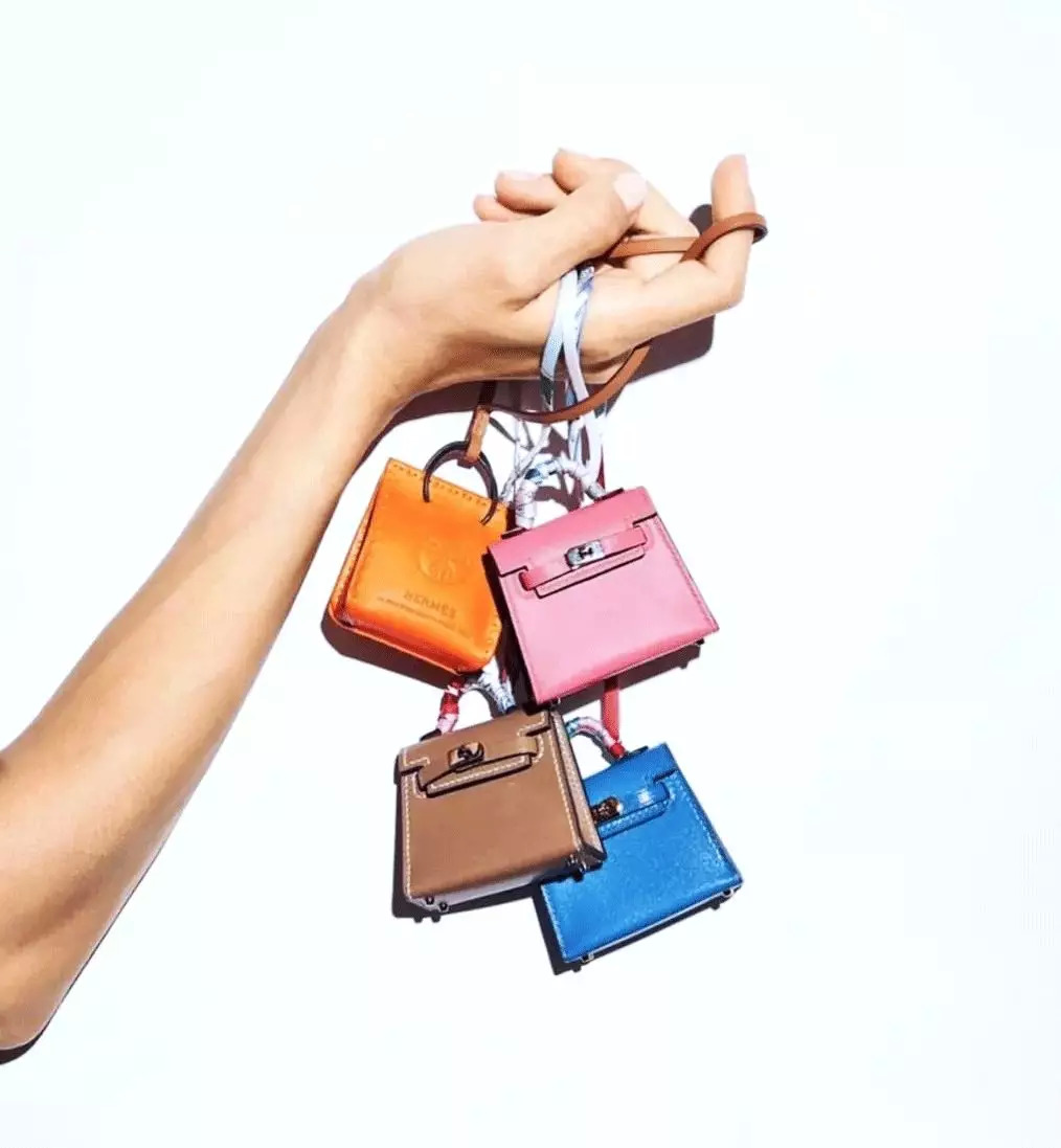 我的胸，我的手指，我的脚腕……都需要一只包包