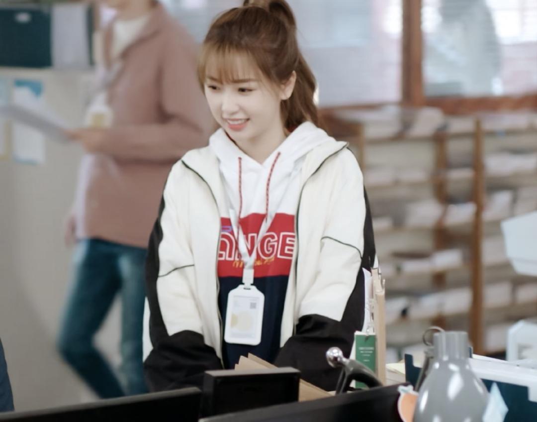 上班女生应该怎么穿比较得体,上班族应该怎么穿