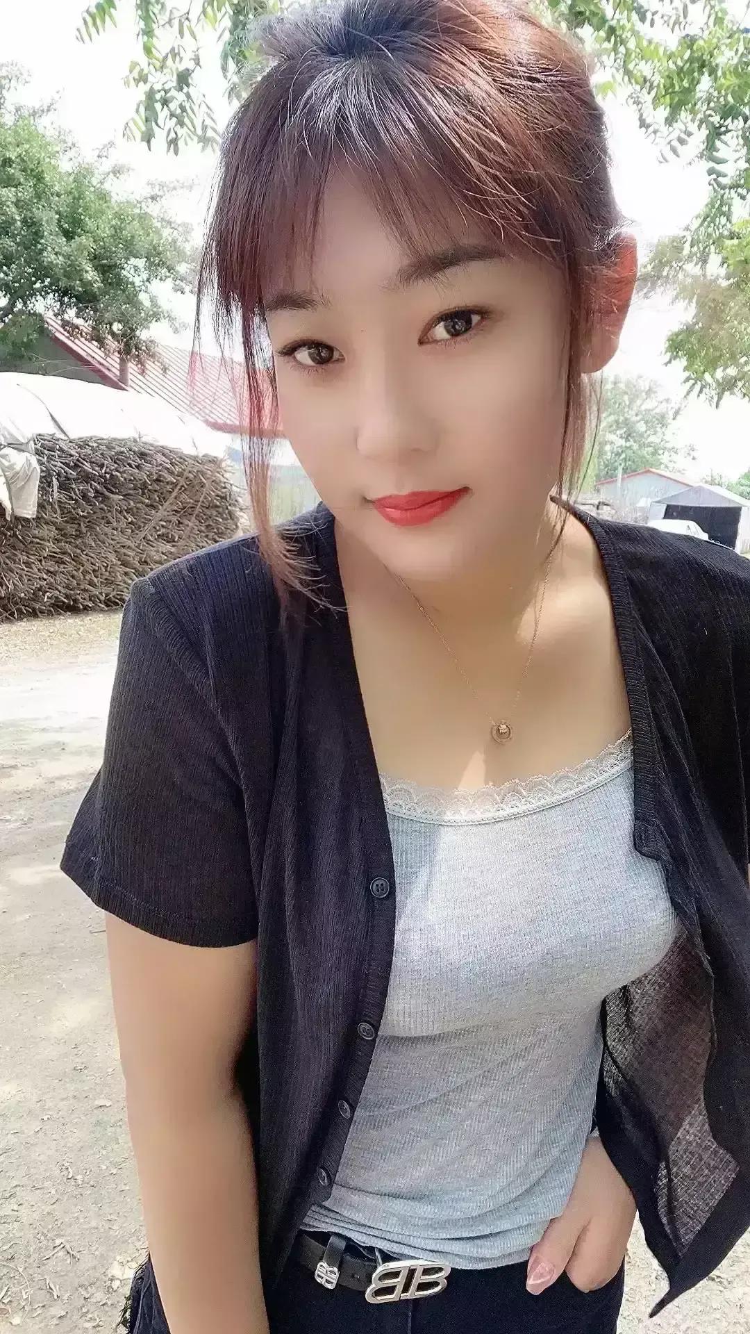 从小跟在我屁股后面的跟屁虫，她最后成了我的妻子