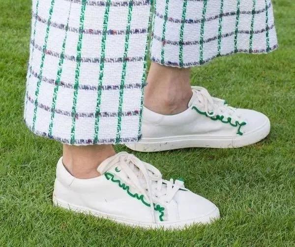 韩国练习生小白鞋,偶像练习生的鞋