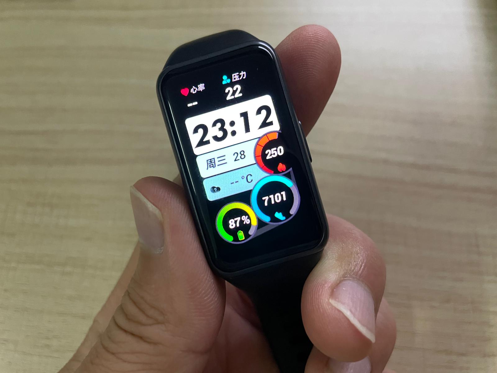 华为手环6标准版与nfc版怎么选,华为watchfit和华为手环6