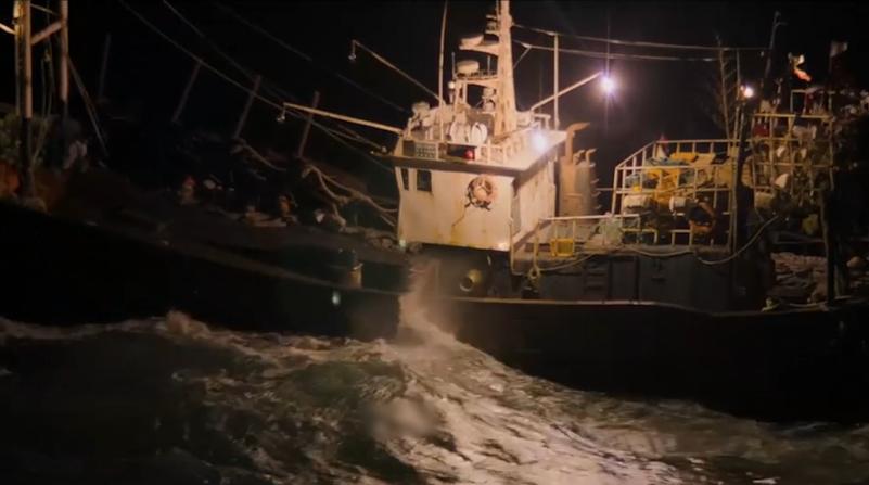 2010年，33人出海钓鱿，却只回来11人，他们经历了什么？