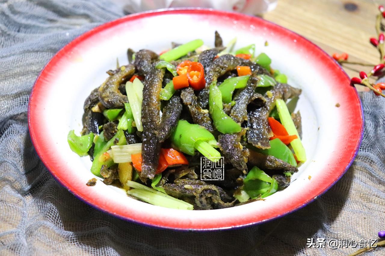 活跃于稀泥田里，乡下小孩都抓过！吃了健脾益肾，很多人不敢吃