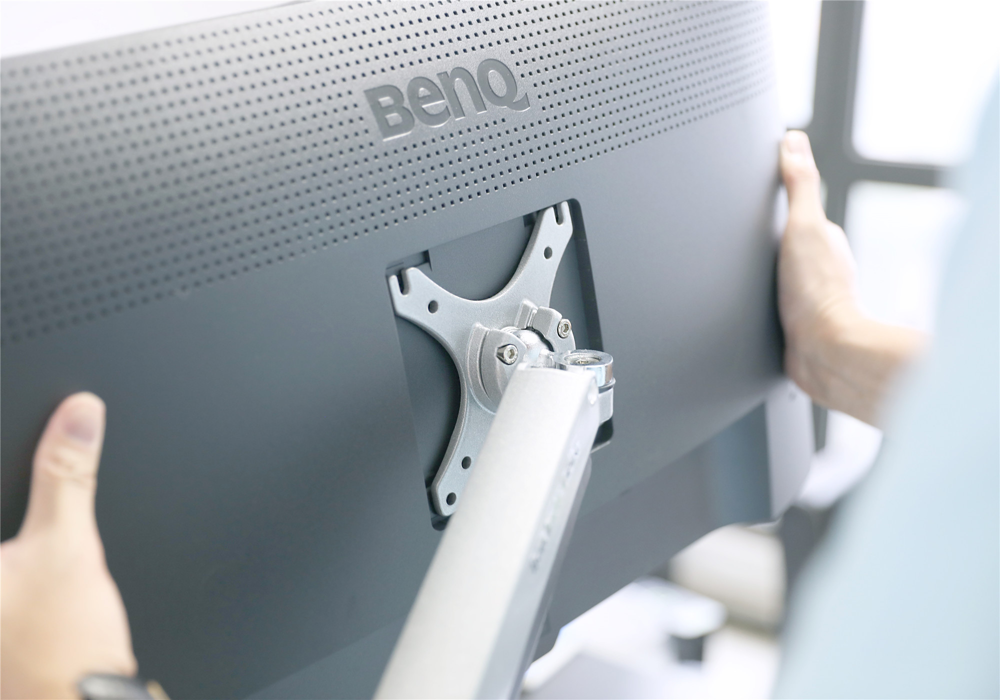 办公拒绝职业病，乐歌D7显示器支架会成为公司工作的标配吗？