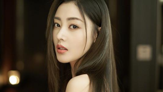 水乳精华哪个皮肤吸收得好,精华和水乳哪个更必要