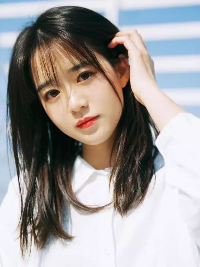 拍人像自己做pose好还是摆拍好,拍照小技巧不会摆pose的看过来