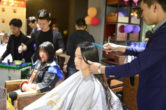 十元快剪生意好做吗,10元快剪店一天赚多少