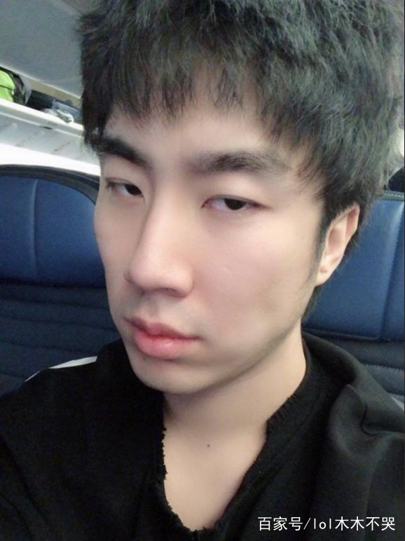 *牙虎**骚男被网友石锤直播内容，“弟弟”真面目曝光竟是路人打手？