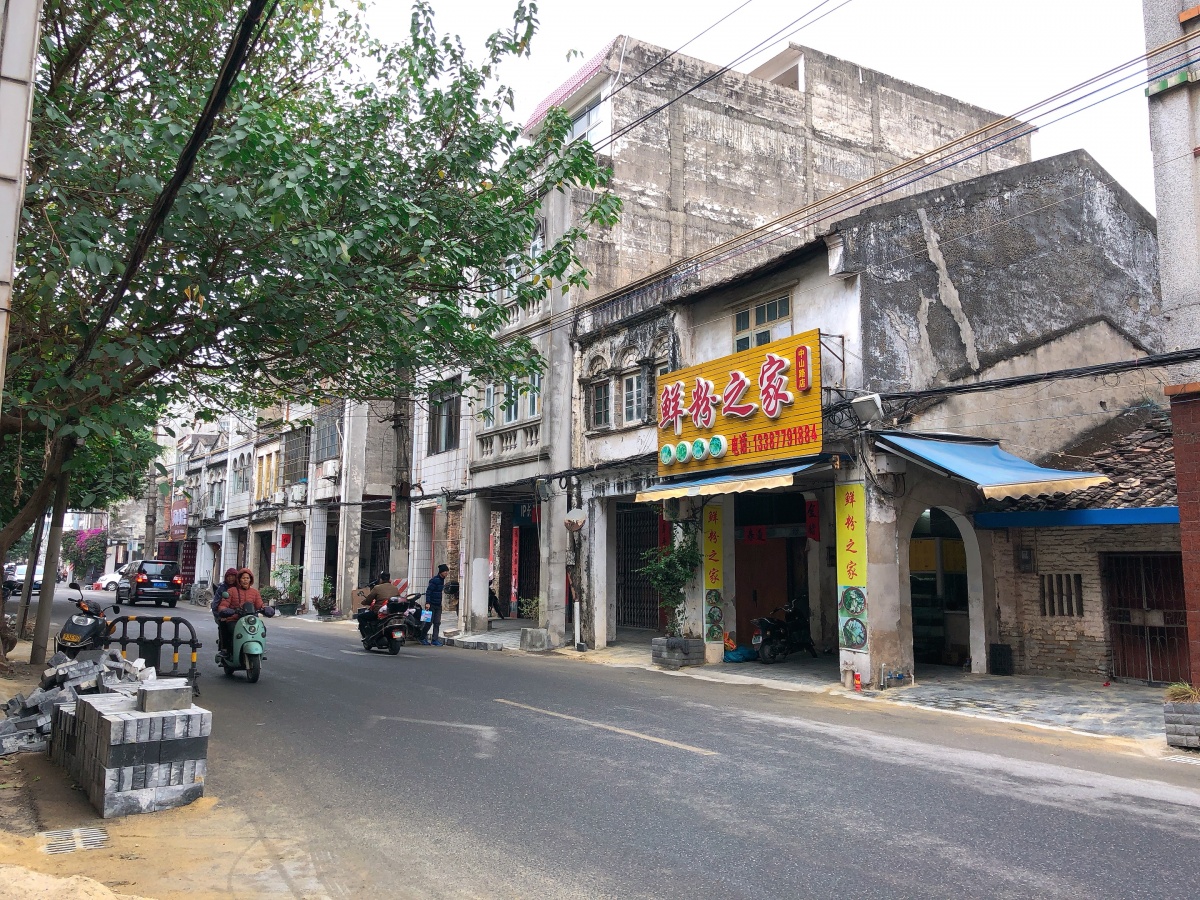 带海鲜池的餐厅,海鲜汤粉北海