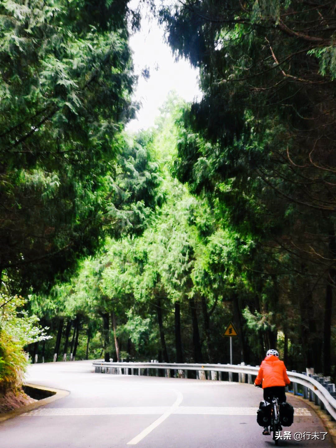 不负金秋香格里拉环线骑行视频,不负金秋千里骑行15天