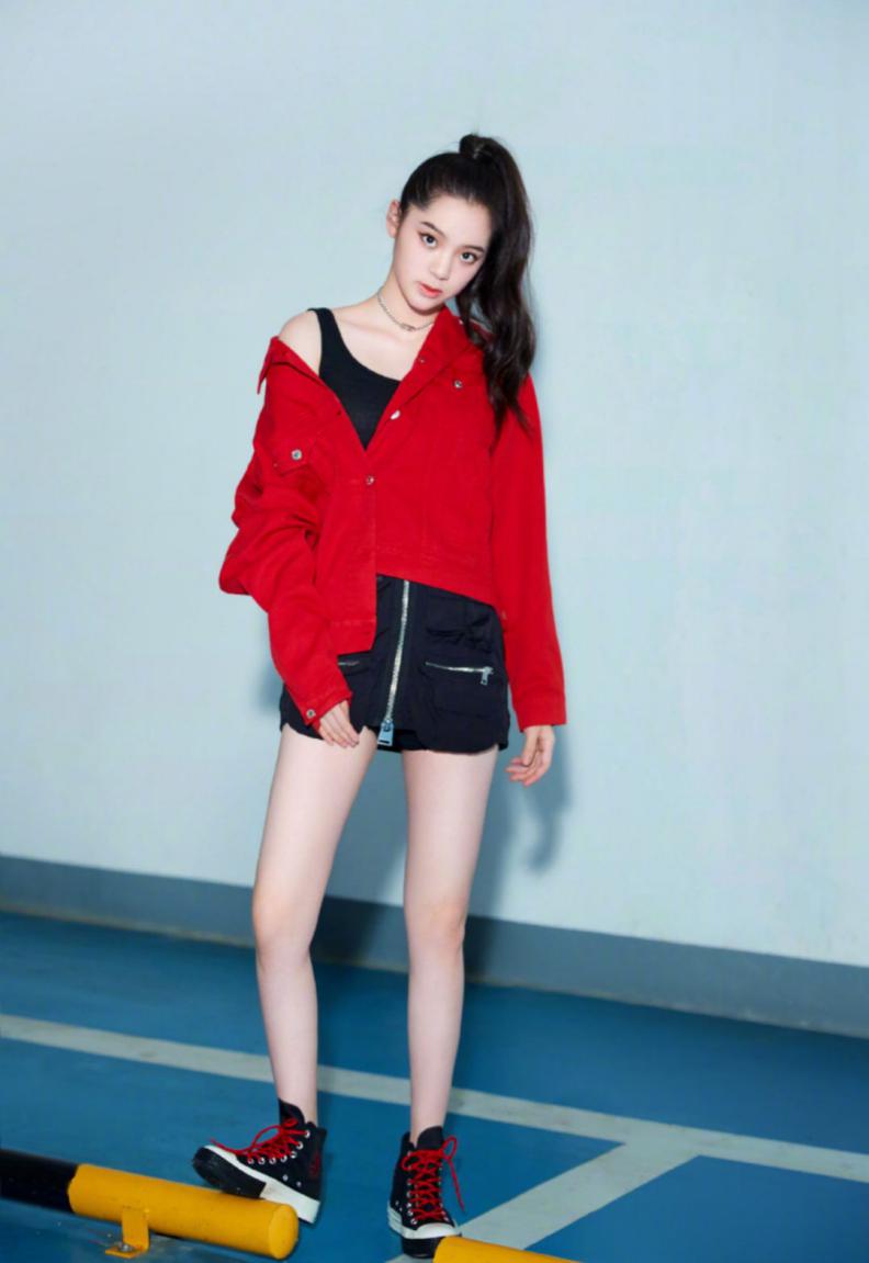 帆布鞋搭配什么样的裙子比较好看,高帮帆布鞋搭配短裙连衣裙秋冬