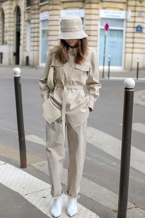 今年流行的衬衫带字母,今年流行衬衫长款花色