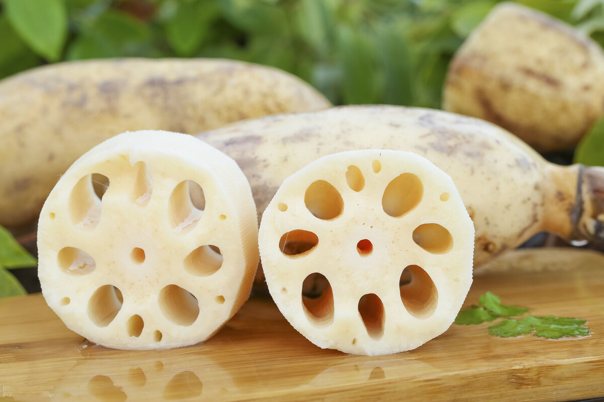 七孔莲藕和九孔莲藕哪种适合煨汤 (莲藕分七孔和九孔各自特点是什么)