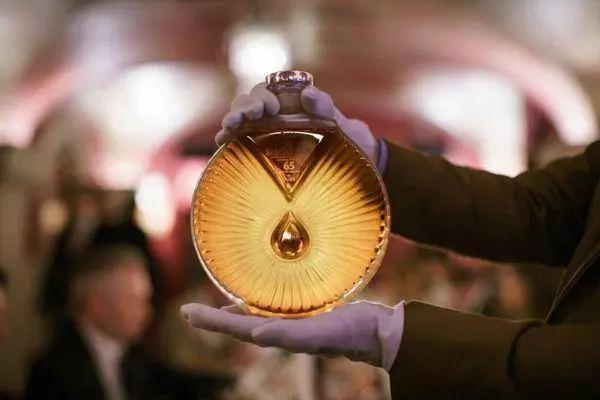 最美酒瓶2024,威士忌什么牌子的酒瓶最好看