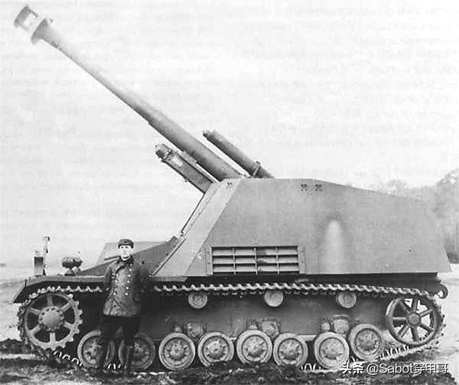 野蜂自行火炮和犀牛自行火炮,犀牛轮式自行火炮