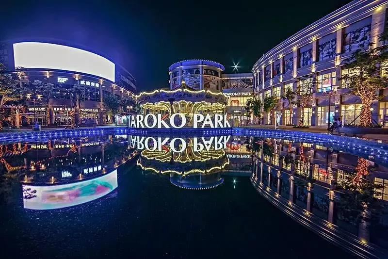 购物中心跑步,在购物广场里跑酷