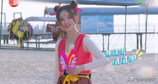 杨超越灵魂模仿哪吒，自我陶醉很嘚瑟，吴宣仪却被欢乐嘲讽