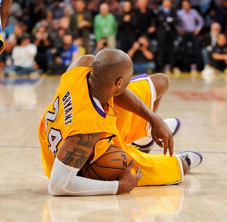 220块钱买到Nike史上最便宜篮球鞋，科比球鞋系列