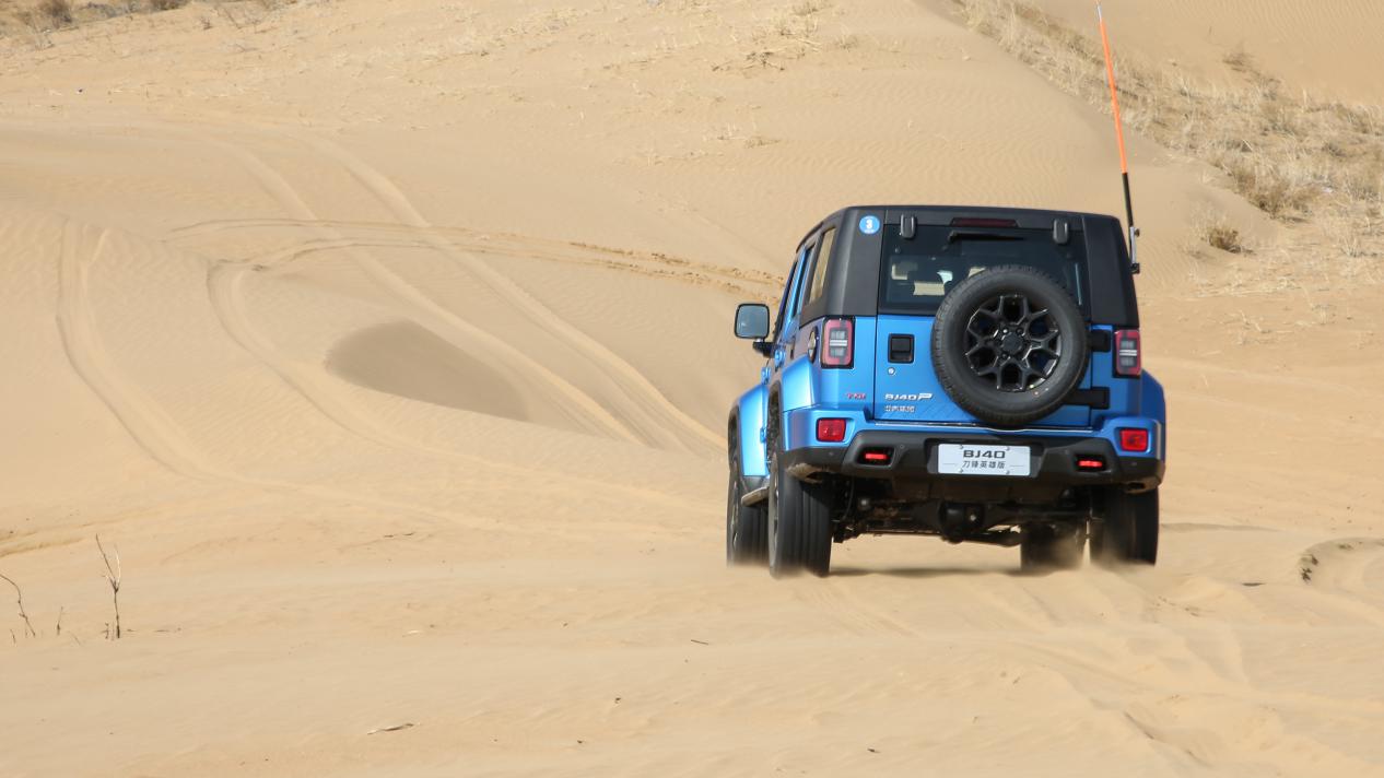 bj40刀锋英雄柴油版黑武士试驾,21款bj40柴油刀锋英雄版驾驶感受