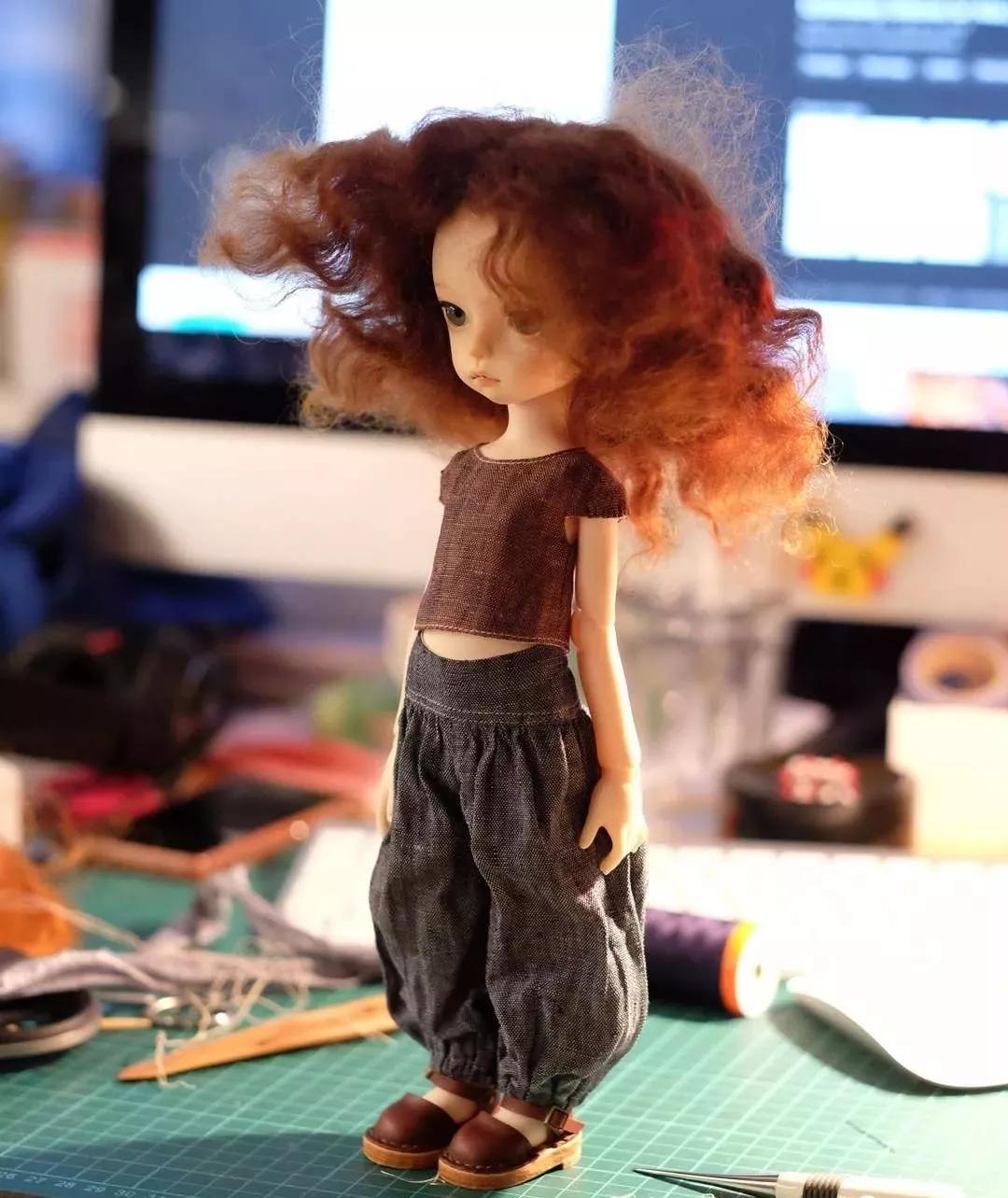 恨不能把她的芭比娃衣穿上自己身上......