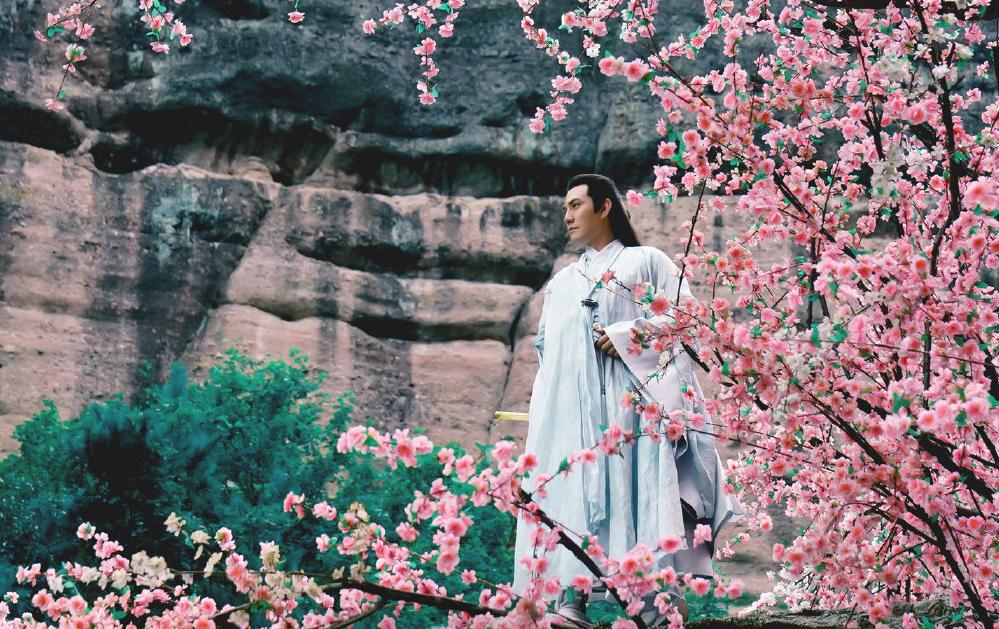 新射雕英雄传欧阳克出场,新版射雕欧阳克被困荒岛吃兔肉