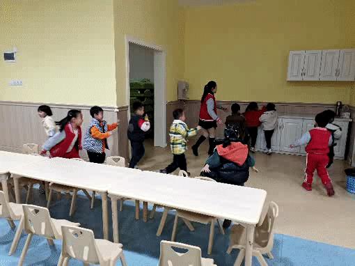 关于119消防的演练视频,119消防宣传日逃生视频