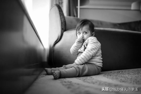 小婴儿睡觉怎么睡最好,宝宝晚上睡觉要不要干预睡觉姿势