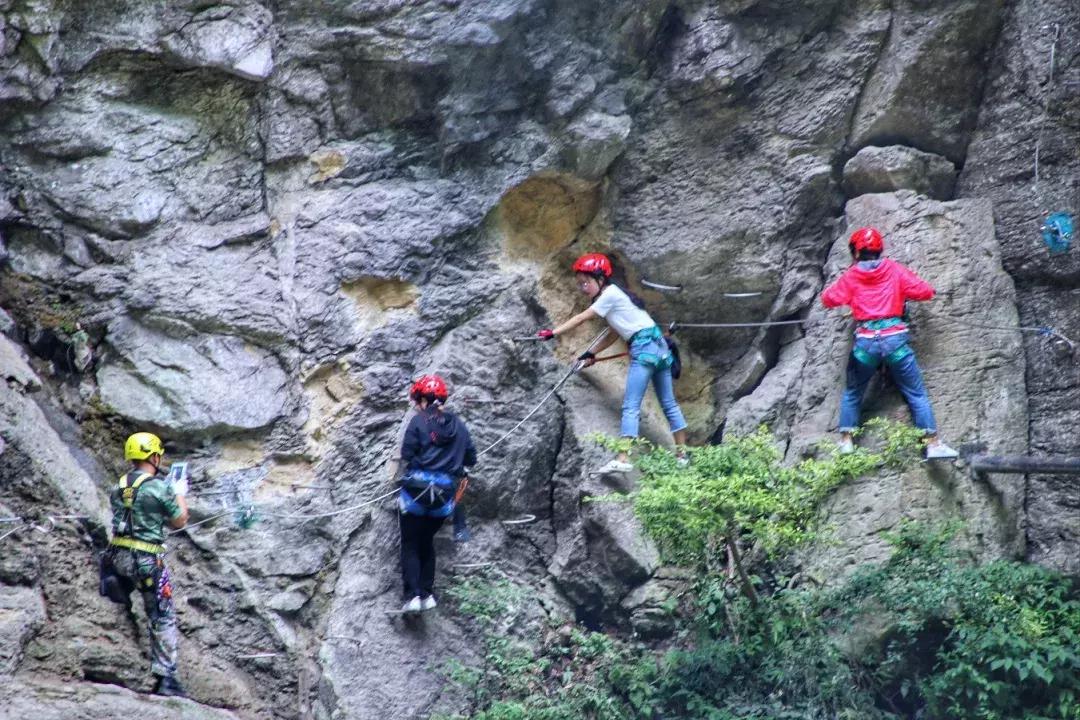 飞拉达攀岩溜索丛林溯溪地心探洞,清远飞拉达丛林探险