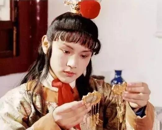 周汝昌创作的红楼梦有关的诗词,红楼梦十首最经典的诗词