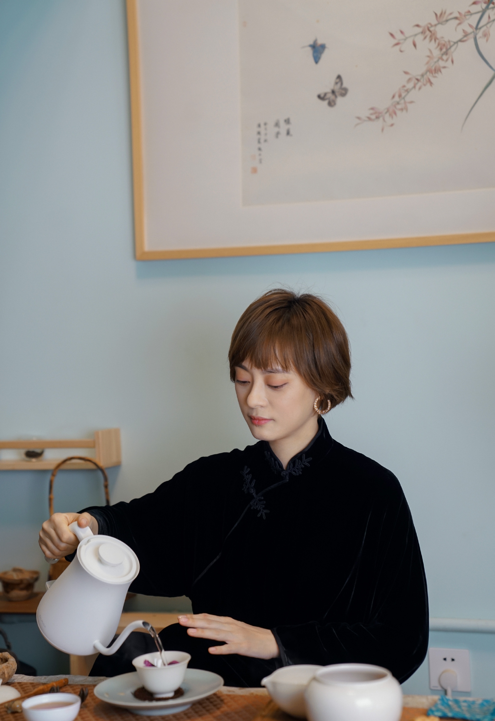 40岁女短发烫什么发型显年轻精神,40至45岁适合什么短发型年轻清爽