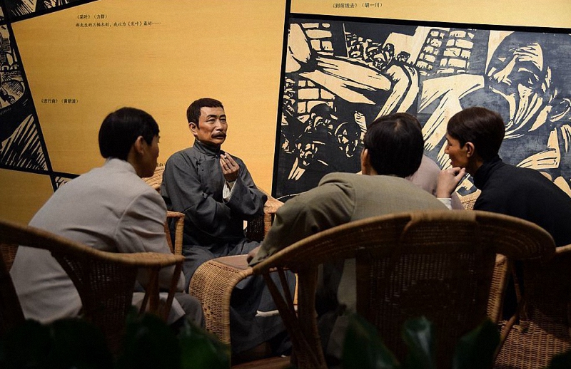 鲁迅都为*共中**作出过哪些贡献，被陈赓称为“特殊的情报员”？