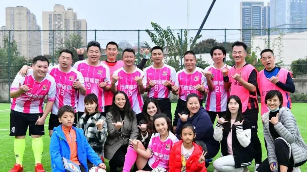 首届“鹏飞成都，凝聚友情”深蓉校友足球友谊赛成功举行