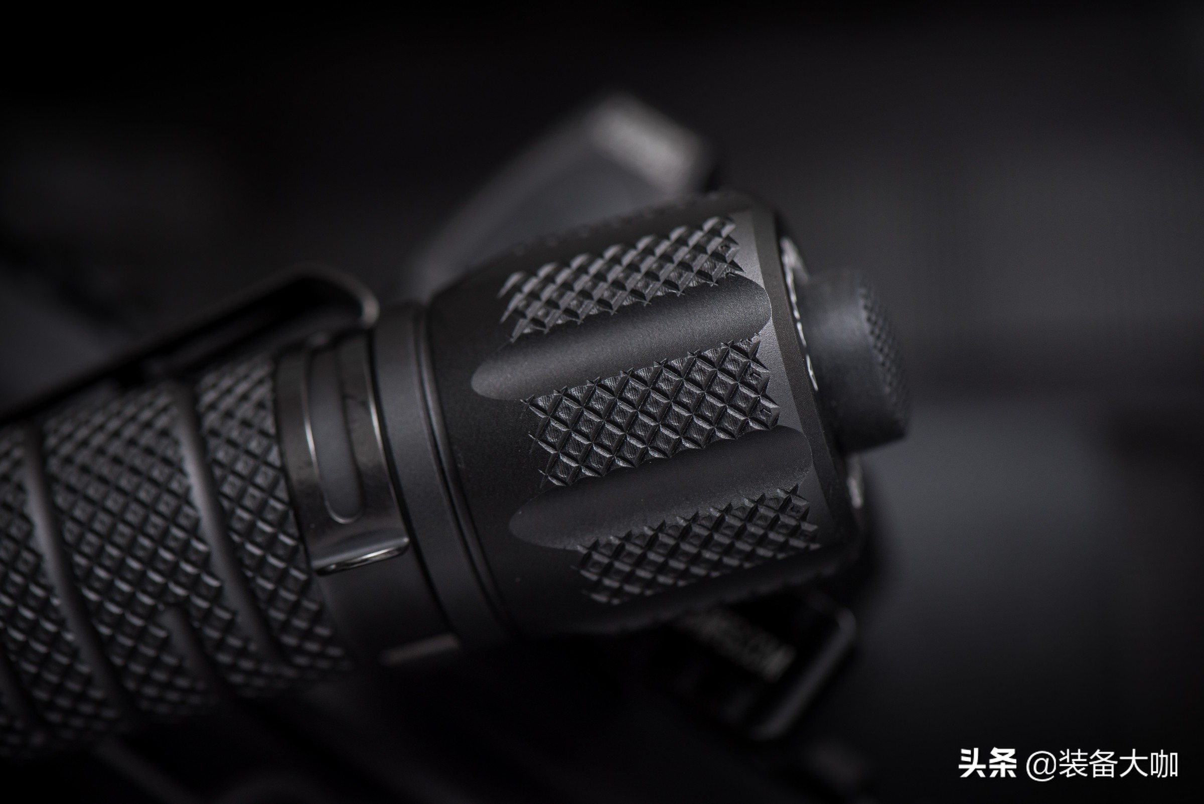 亮瞎钛合金狗眼的手电筒,能亮瞎钛合金狗眼的手电筒