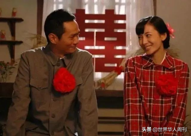 老人哭泣送别袁隆平,夫人泪目送别袁隆平